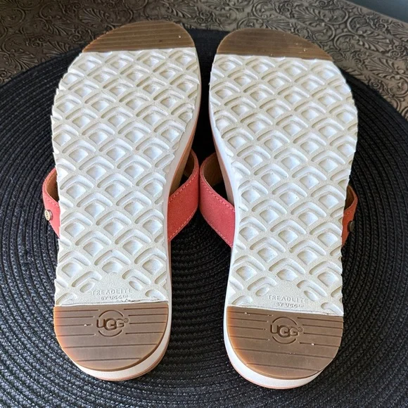 EUC RARE! UGG Coral thong, flip flop, sandal - Picture 8 of 10